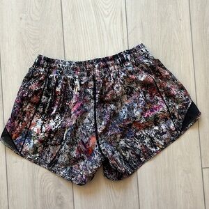 EUC multi colored Lululemon Hotty Hot Short II 4” Shorts - Size 8